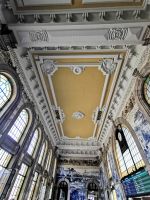 Die imposante Decke des Bahnhofes in Porto