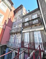 Verwinkelte Häuschen in Porto