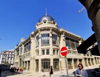 Gerade frisch renovierte Markthalle von Porto