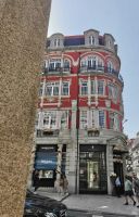 Auch diese Fassade hat man liebevoll saniert und sie erstrahlt nun wieder im alten Glanz, Porto