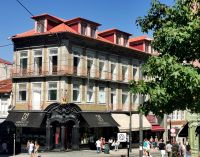 Eines der schönen alten Lebensmittelgeschäfte in Porto