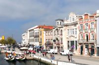 Aveiro liegt am Kanal und man könnte meinen, man sei in den Niederlanden