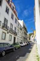 Bairro Alto, ein Teil der Altstadt Lissabons, steil bergauf und bergab geht es hier