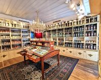 Die herrlichen kleinen Läden, die nichts anderes verkaufen, als Sardinen in Büchsen!