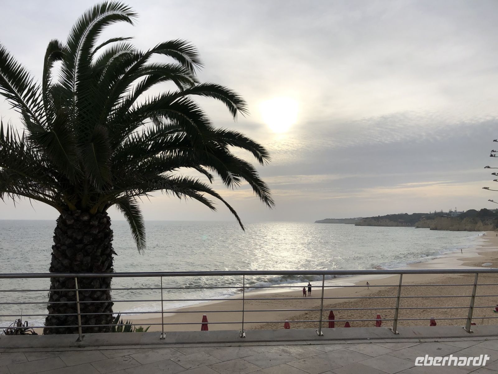 Promenade vor dem Hotel 