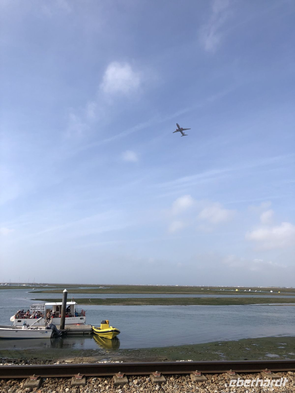 Blick zum Flughafen Faro