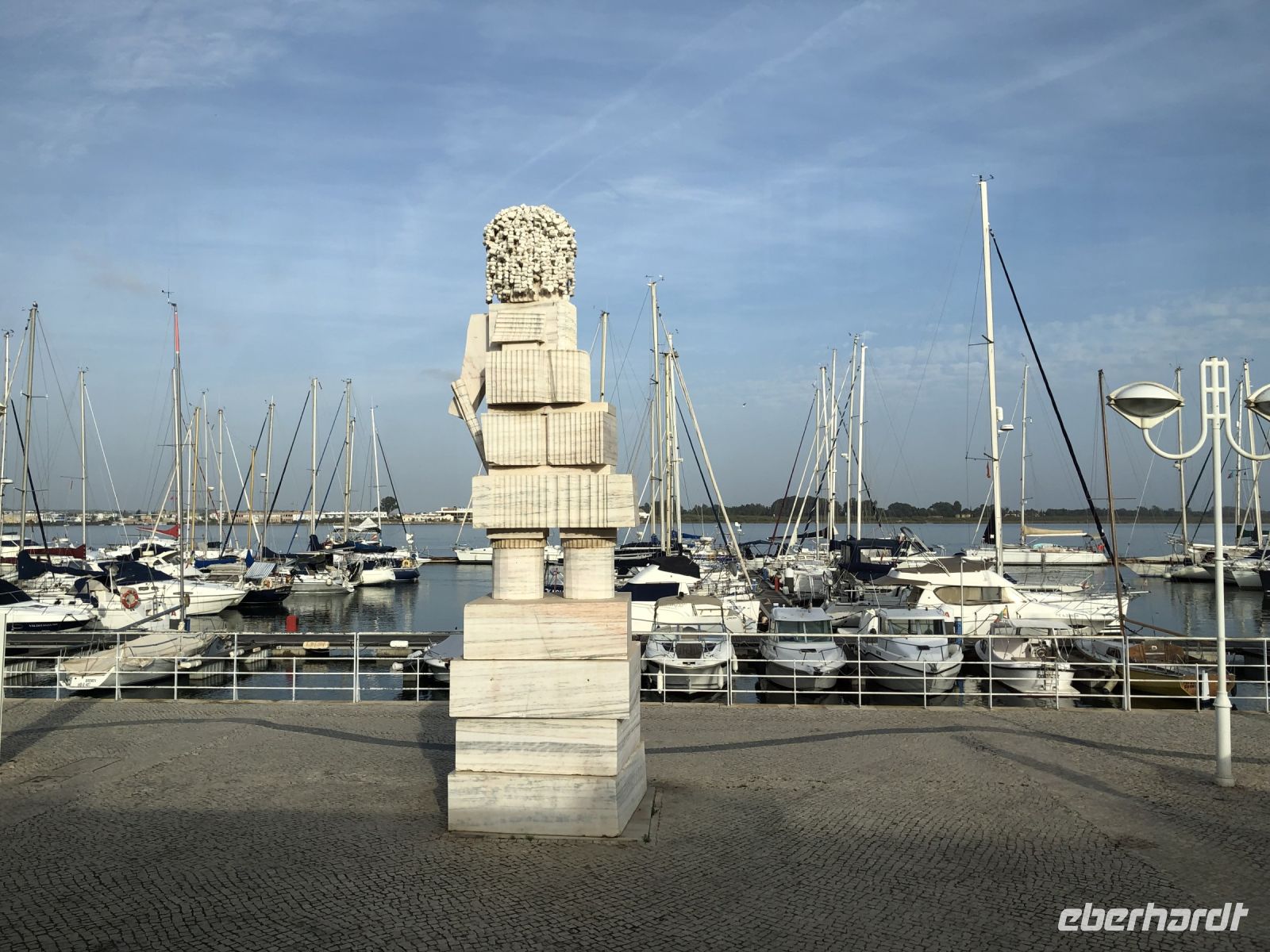 Hafenpromenade Gudiana in Vila Real de Santo Antonio mit Blick auf Spanien