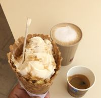 Belohnung nach der Küstenwanderung - Eis & Kaffee
