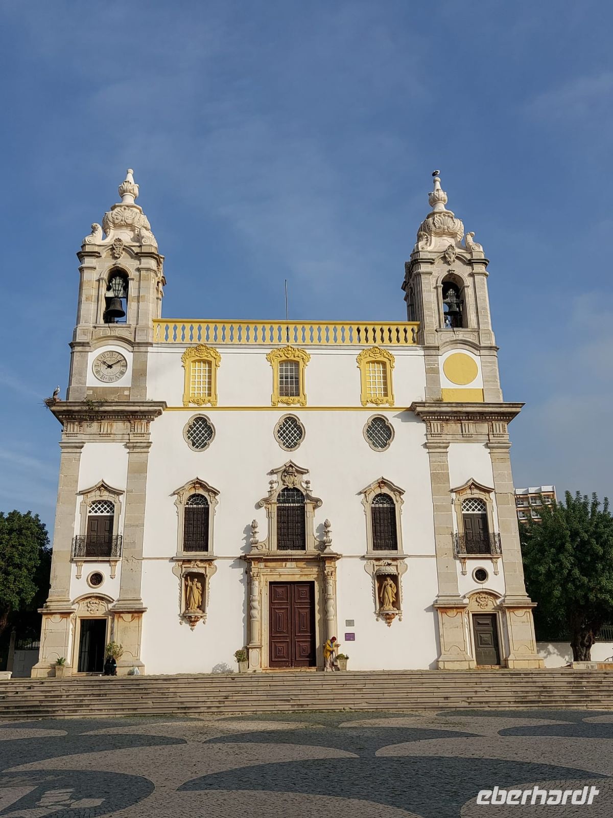 Igreja de Nossa Senhora do Carmo & Capela dos Ossos 