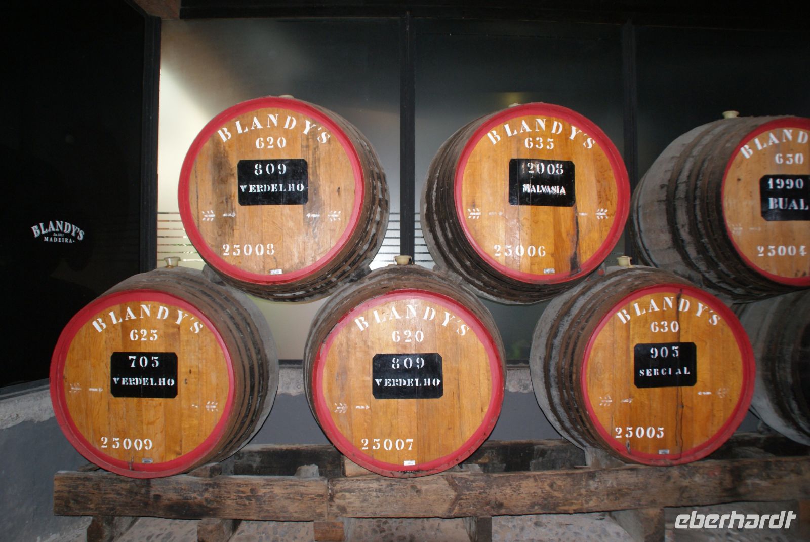 22 Madeira Weinfässer