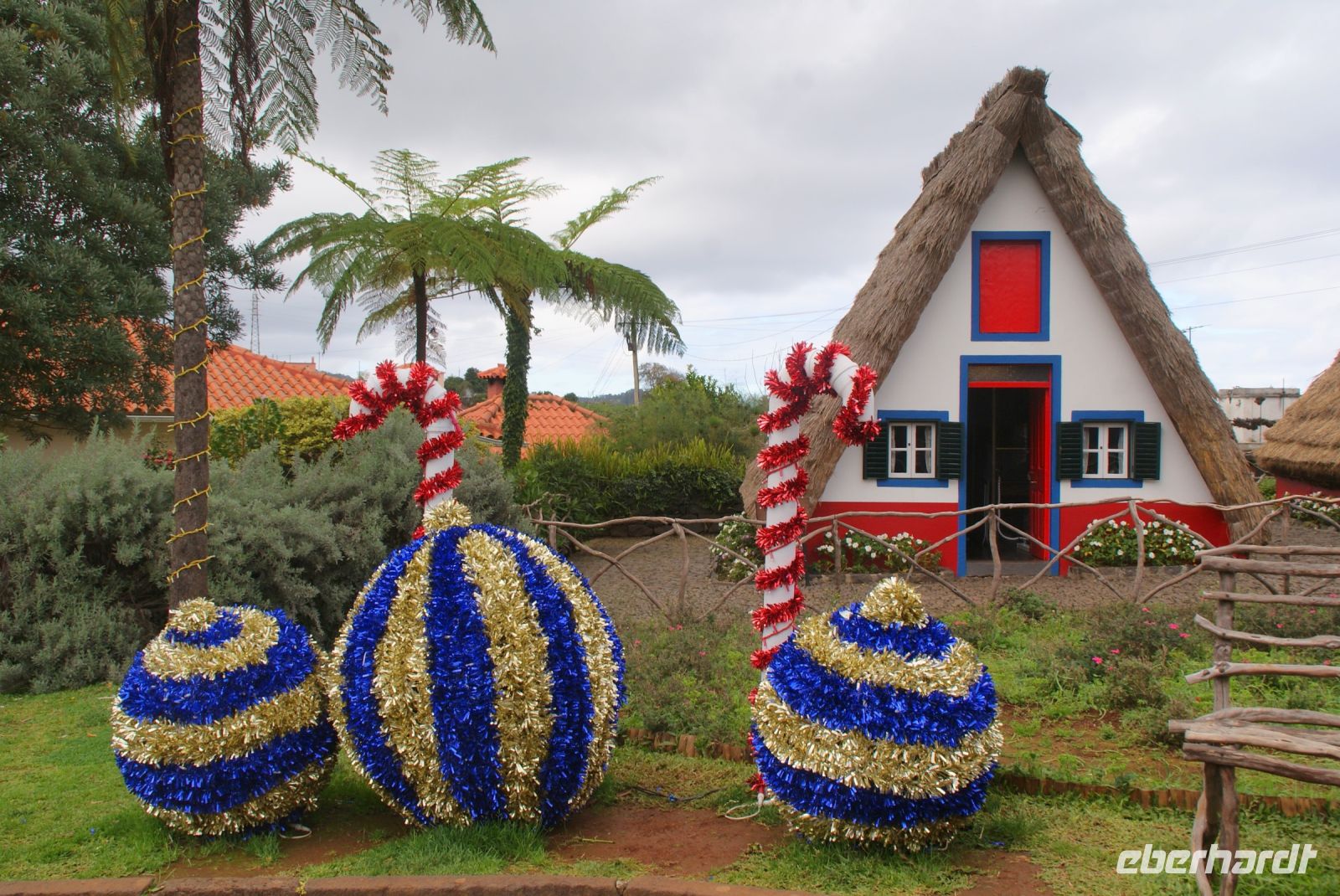 141 Strohgedeckte Häuser in  Santana