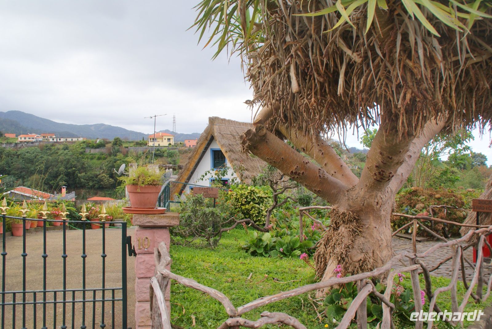 142 Strohgedeckte Häuser in  Santana