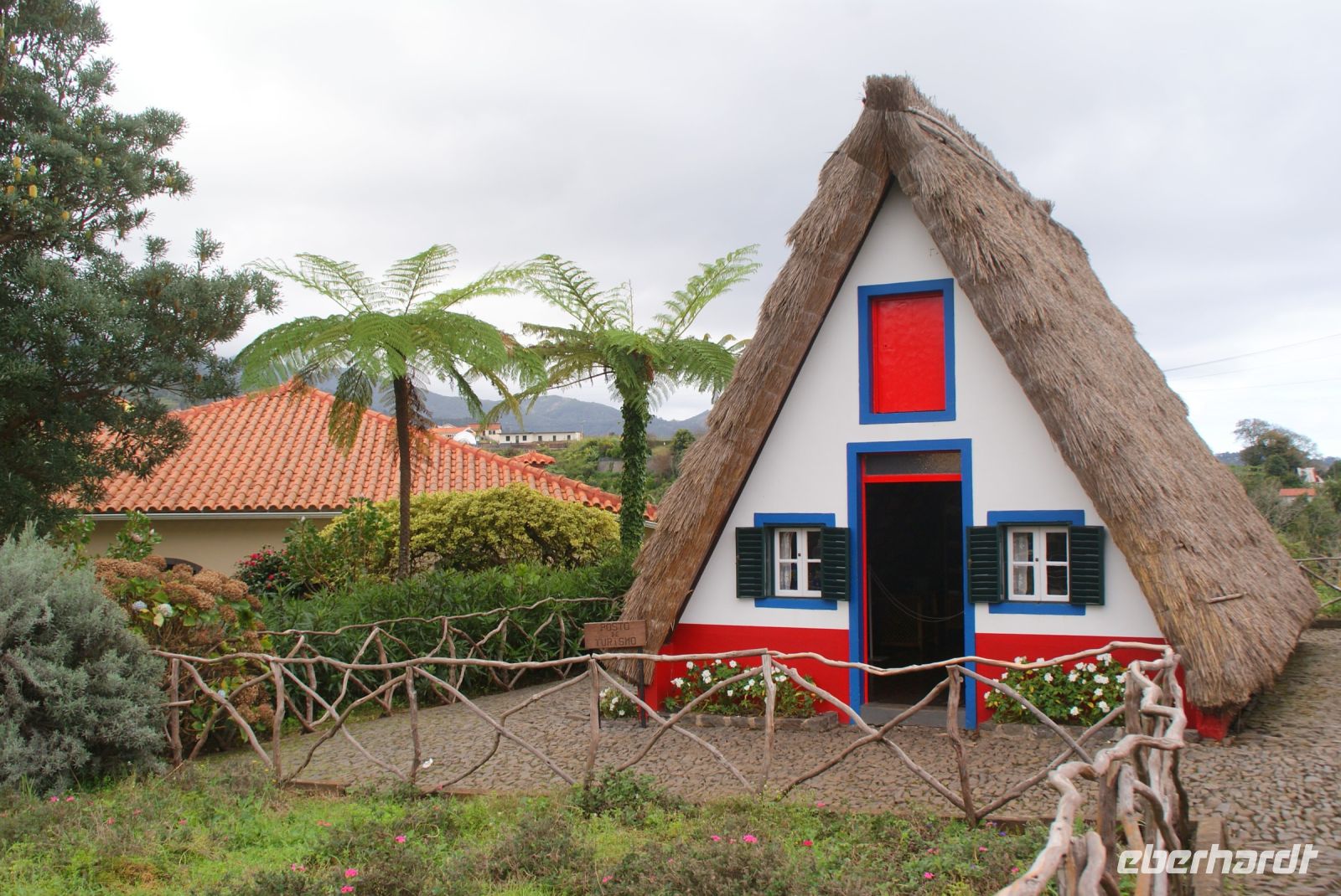 145 Strohgedeckte Häuser in  Santana