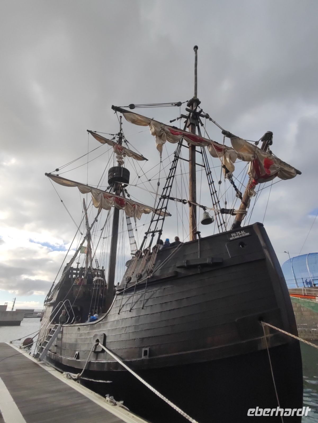 Nachbau der Santa Maria im Hafen von Funchal auf Madeira