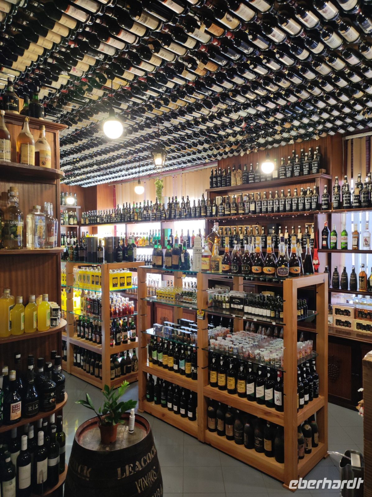 Weinladen in der Markthalle von Funchal