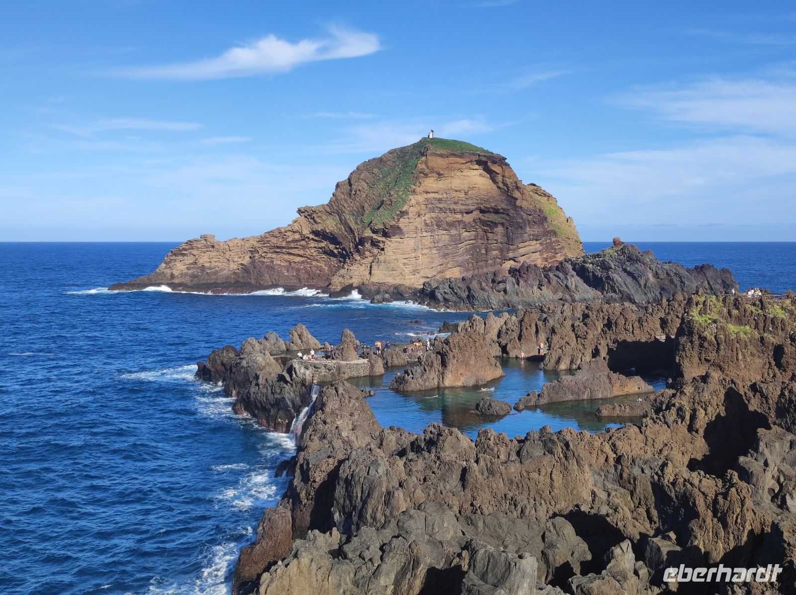 Blick auf die Insel Mole vor der Küste Madeiras bei Porto Moniz
