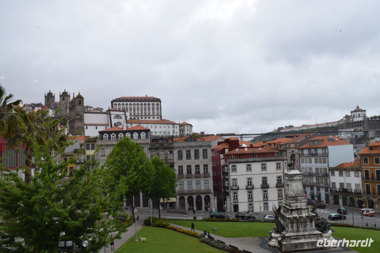 Blick auf Porto mit Statue von Heinrich dem Seefahrer