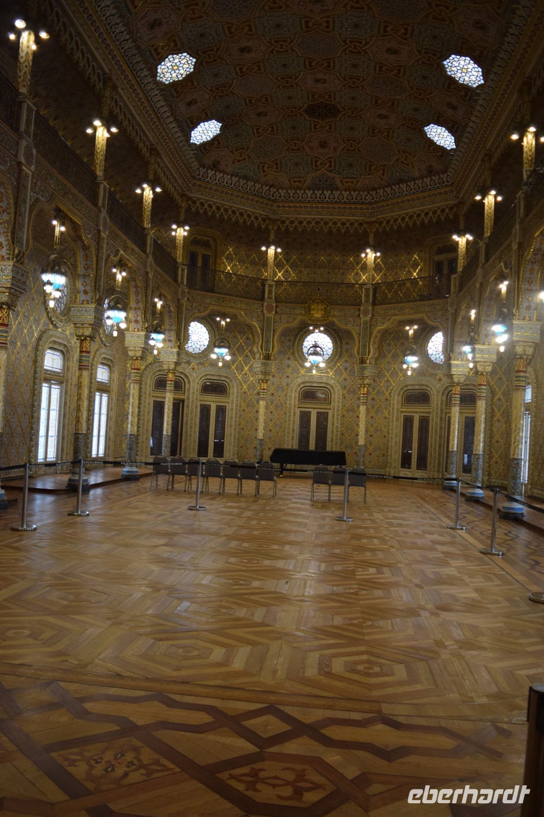 Der maurische Saal in der ehemaligen Börse von Porto 