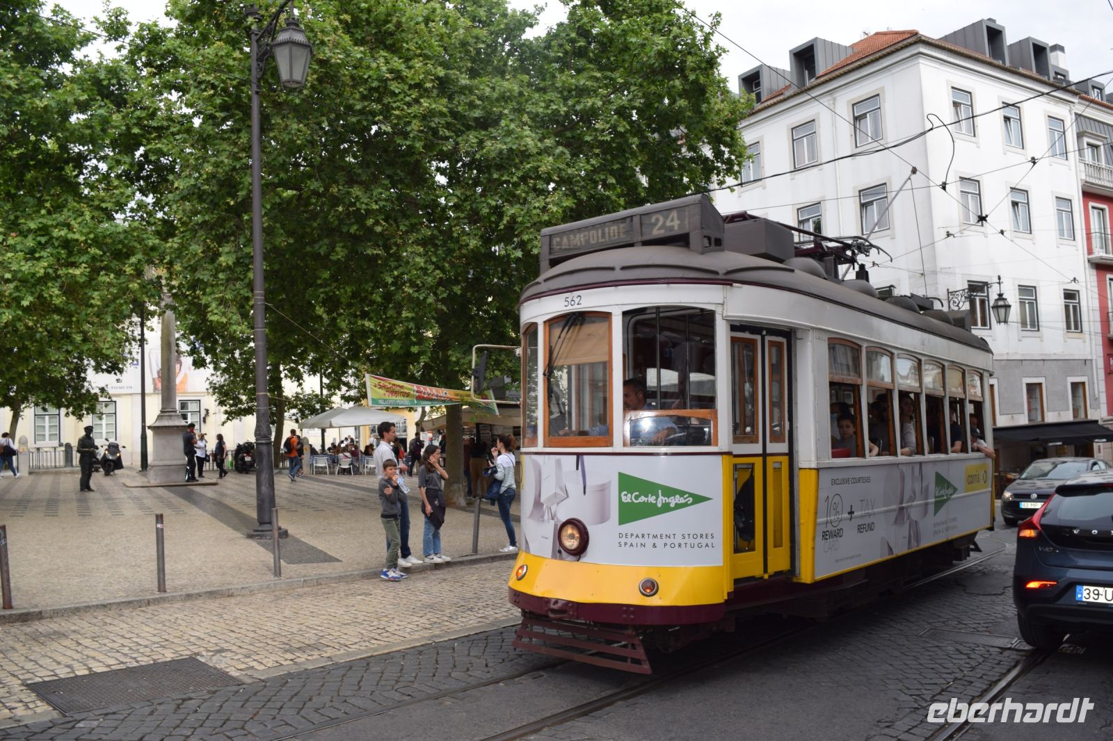 alte Straßenbahn in der Oberstadt von Lissabon