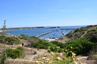 Bus Stopp an einem kleinen Fischerhafen