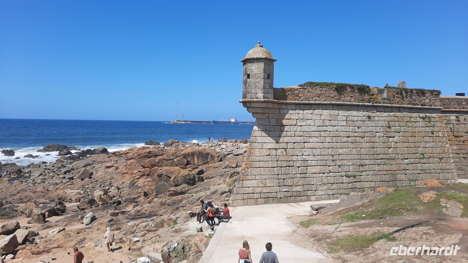 Bus Stopp an der Atlantikküste in Porto