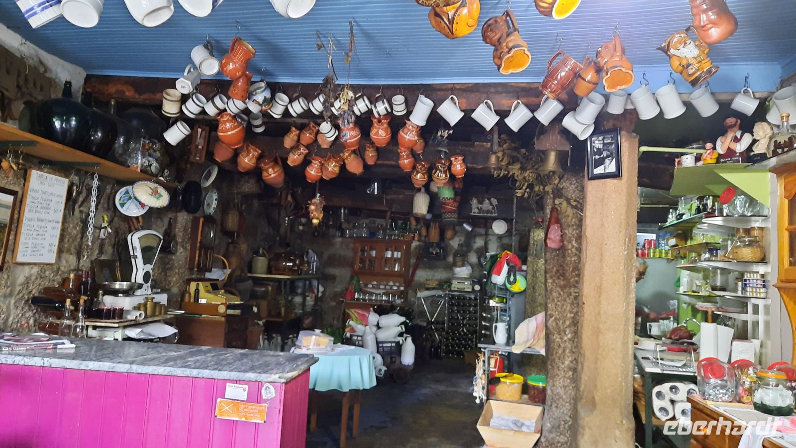 Typisch portugiesisch - Straßencafé in Guimaraes