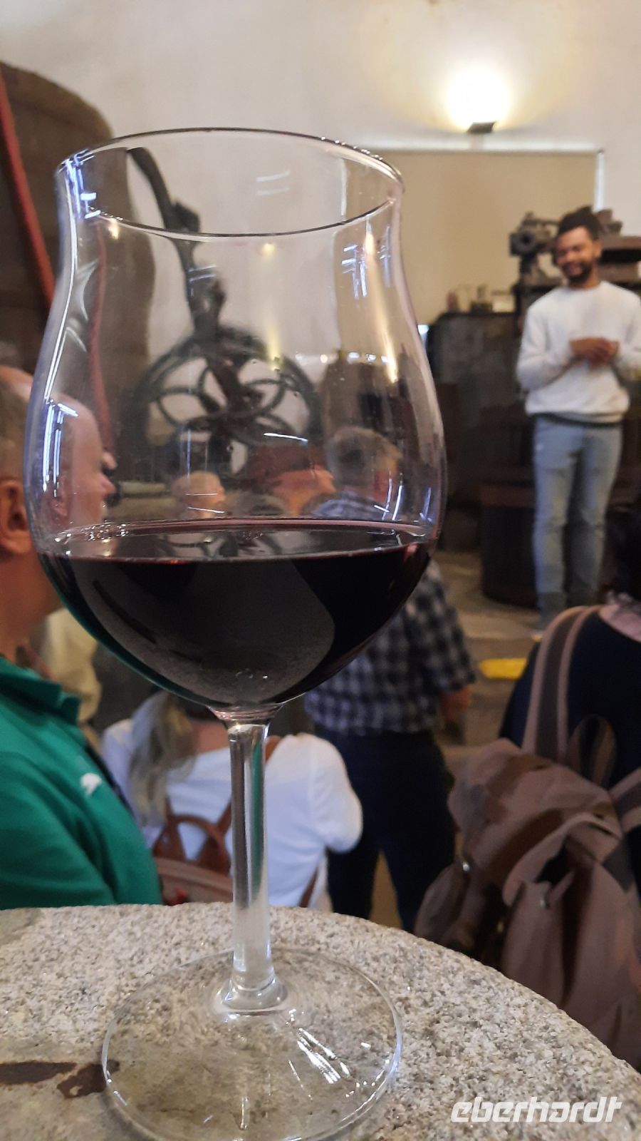 Weinverkostung in den Bergen bei Aijol