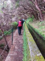 Schmale Levadawege, Achtung bei Gegenverkehr