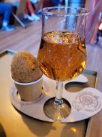 0121 Porto - Pastel de Bacalhau + Portwein.jpg