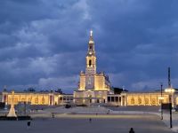 0502 Fatima - Blick auf die alte Basilika.jpg