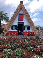 Eines der Santanahäuser im Ortszentrum von Santana