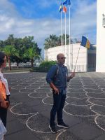 Guide Sergio erklärt uns die Parlamentsarbeit