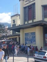 Vor der berühmten Markthalle von Funchal