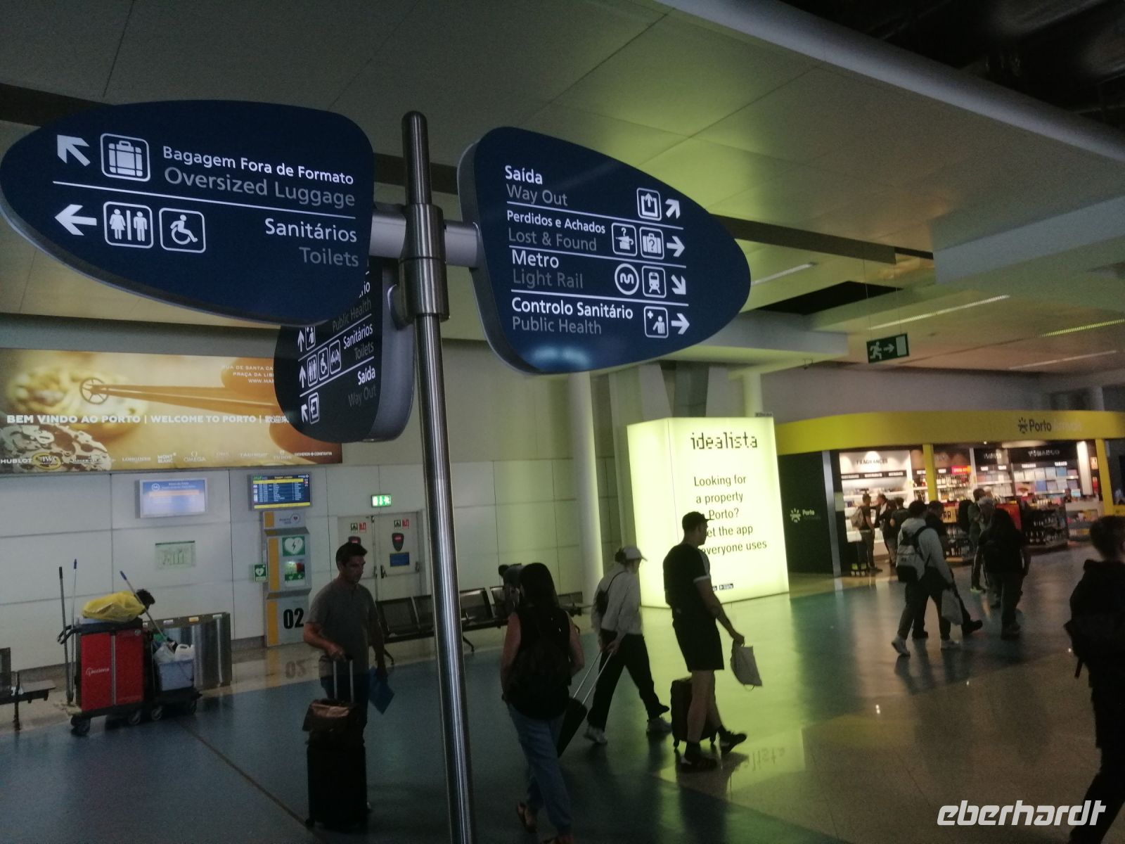 Am Flughafen in Porto