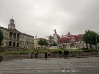 Handelsbörse, links im Bild, Porto