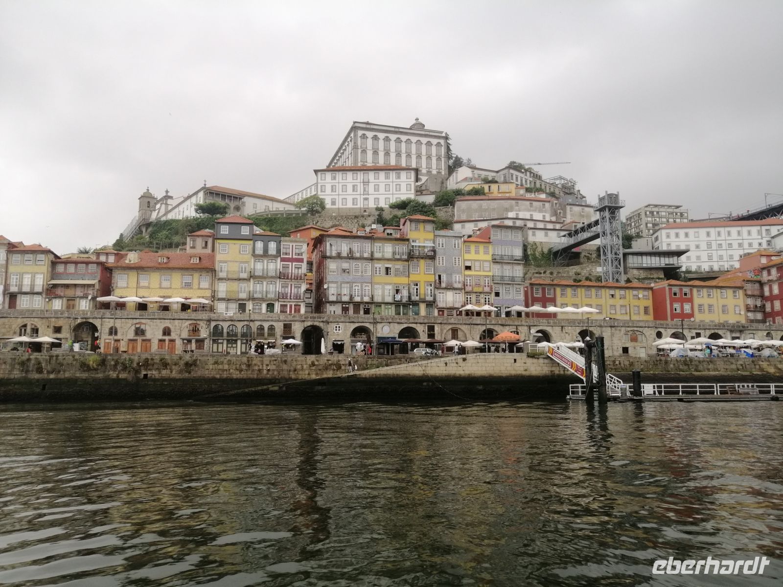Bootsfahrt auf dem Douro, Blick auf die Altstadt