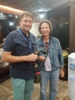 zwei Kollegen bei Portweinprobe