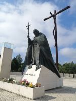 Freizeit in Fatima, Statue vom Joáo Paulo II