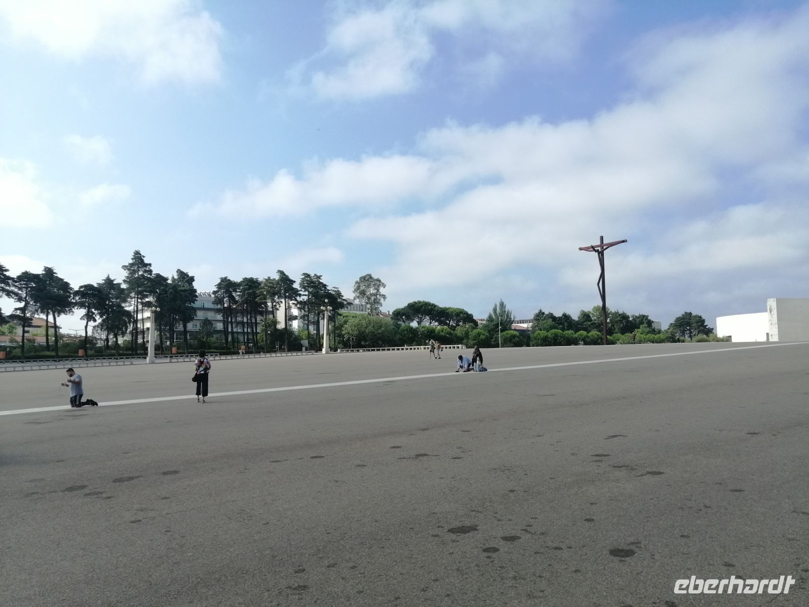 Der 750 Meter lange und 250 Meter breite Pilgerplatz in Fatima