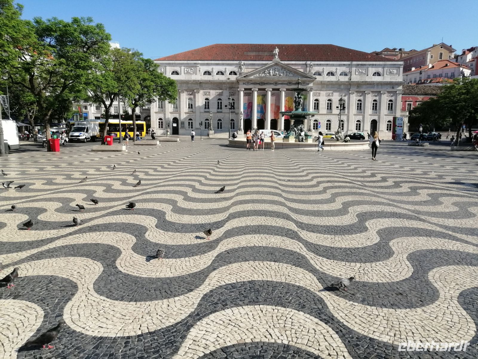 Stadtrundgang durch Lissabon, optische Täuschung am Platz Dom Pedro IV