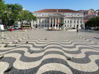 Stadtrundgang durch Lissabon, optische Täuschung am Platz Dom Pedro IV