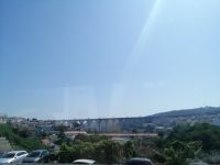 ein historisches Aquädukt in Lissabon 