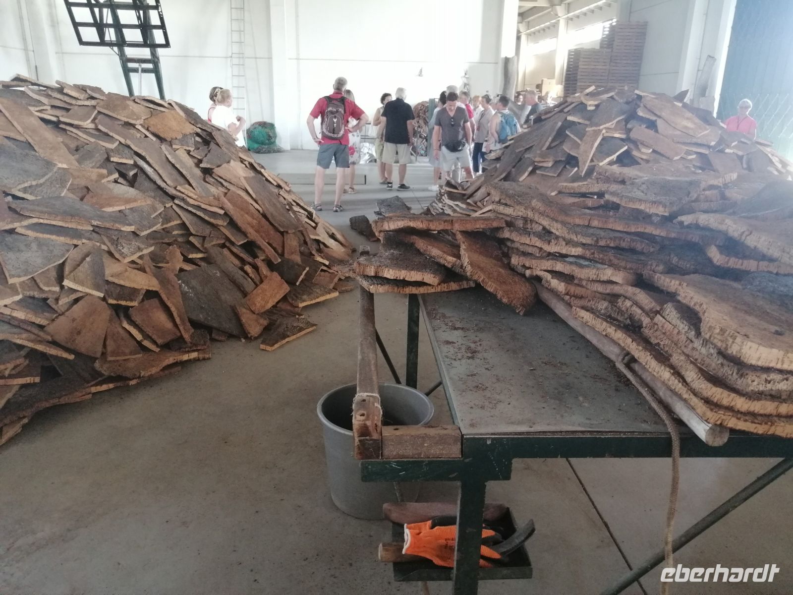 Produktionshalle der Korkeichenfabrik Corticarte Arte em Cortica