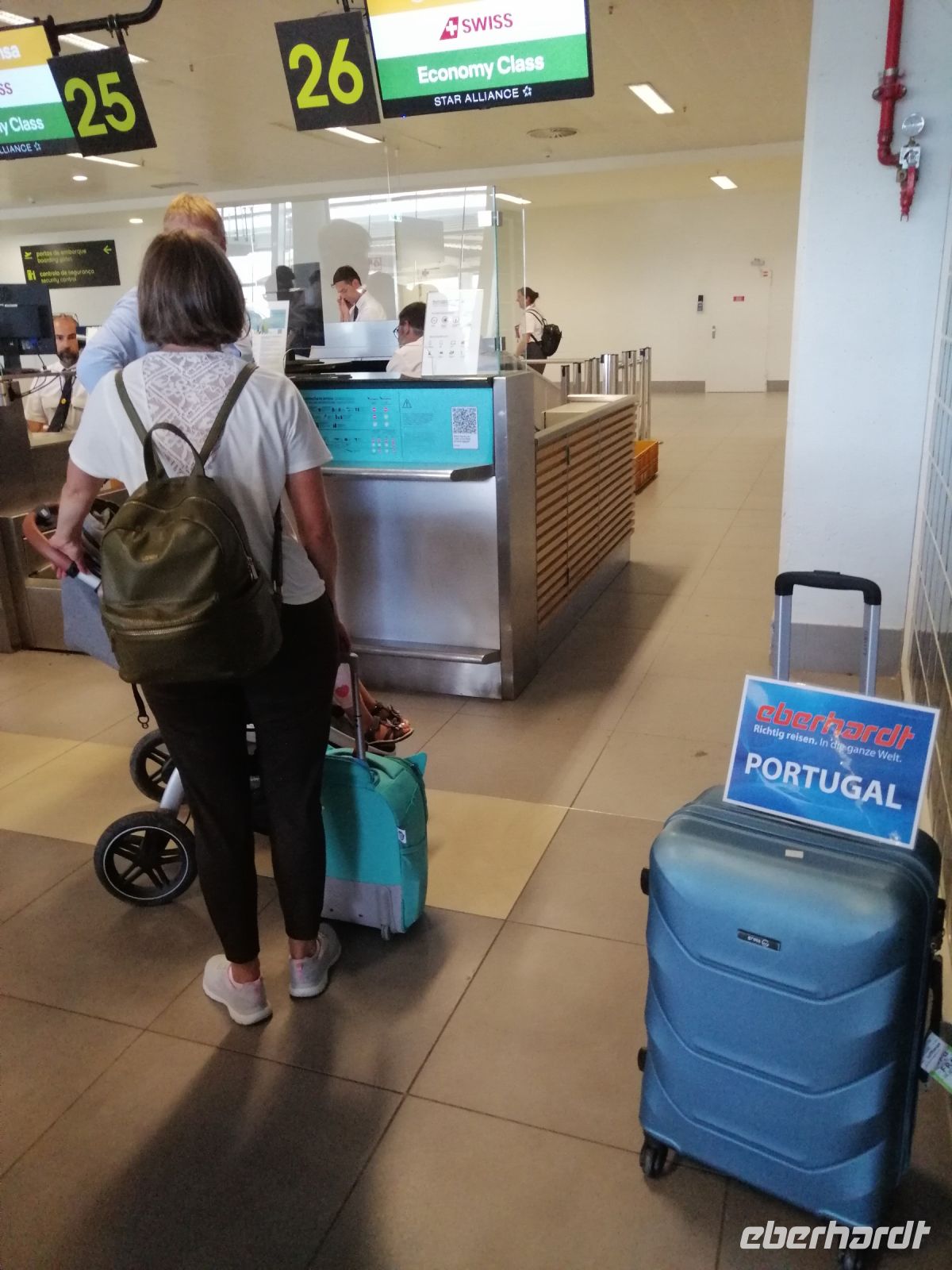 unsere Reise geht dem Ende zu: am Flughafen in Faro