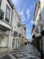 Hübsche gepflasterte Gassen in Ponta Delgada