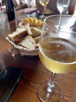 Besonderer Wein und leckeres Essen