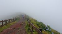 Caldeira Wanderung anfangs in Wolken