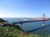 Cristo Rei mit Blick auf die Brücke des 25. April