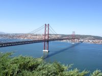 Cristo Rei mit Blick auf die Brücke des 25. April