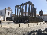 Evora Römischer Tempel mit Palacio Cadaval